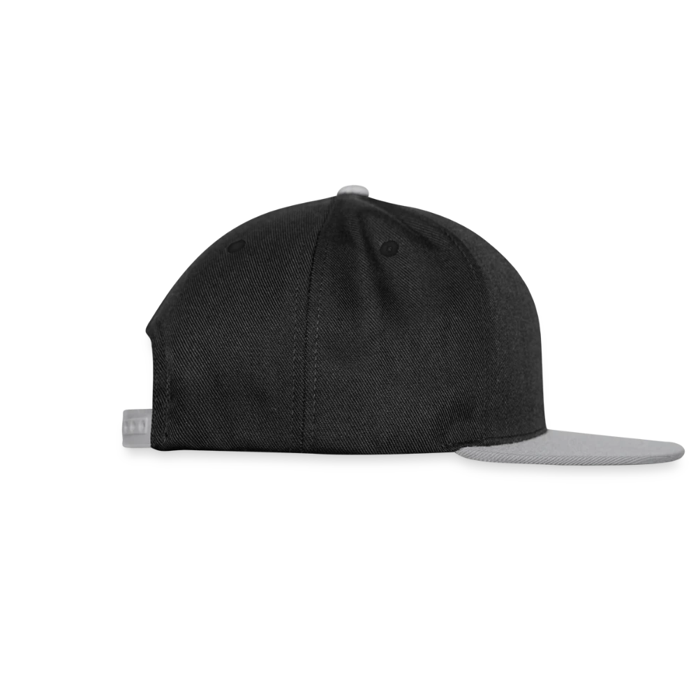 Seitenansicht der Beechfield Snapback Cap mit abgeflachtem Scheitel und sechs Panels